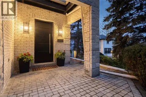 28 Undercliffe Avenue Hamilton ON L8P 3H1