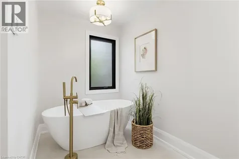 28 Undercliffe Avenue Hamilton ON L8P 3H1