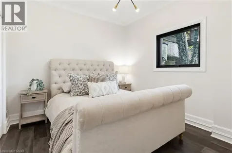 28 Undercliffe Avenue Hamilton ON L8P 3H1