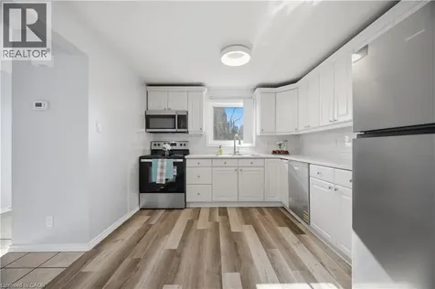 10 Ristau Crescent Kitchener ON N2E 3A8