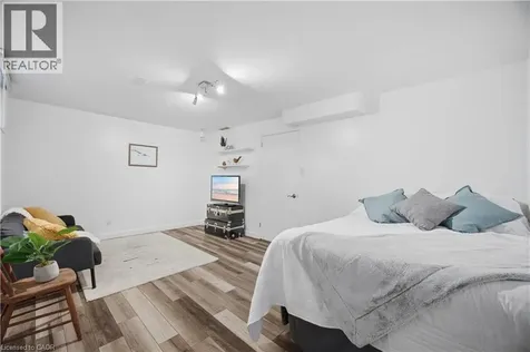 10 Ristau Crescent Kitchener ON N2E 3A8