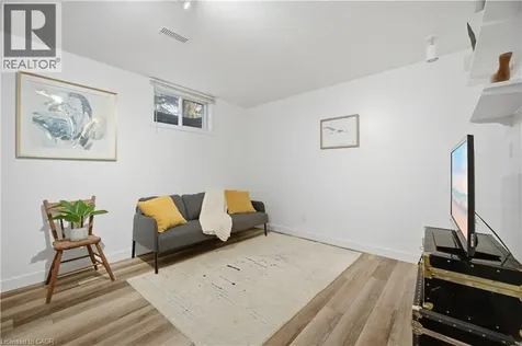 10 Ristau Crescent Kitchener ON N2E 3A8
