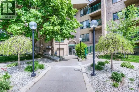 15 Hofstetter Avenue Kitchener ON N2A 3Z7