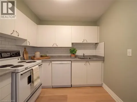 15 Hofstetter Avenue Kitchener ON N2A 3Z7