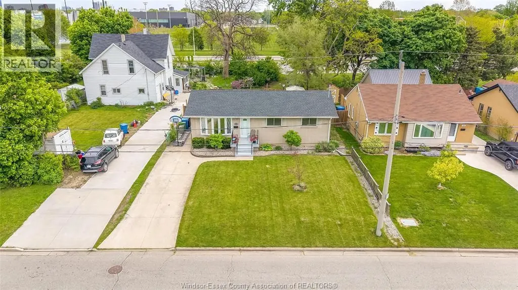 1038 Dot Avenue Windsor ON N9C 3H8