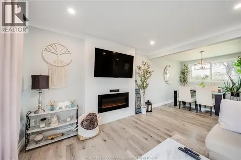 1038 Dot Avenue Windsor ON N9C 3H8