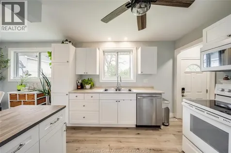 1038 Dot Avenue Windsor ON N9C 3H8