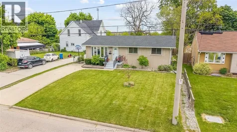 1038 Dot Avenue Windsor ON N9C 3H8