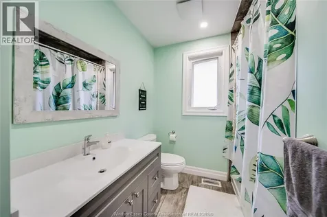 1038 Dot Avenue Windsor ON N9C 3H8
