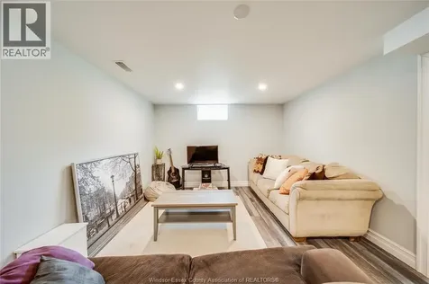 1038 Dot Avenue Windsor ON N9C 3H8