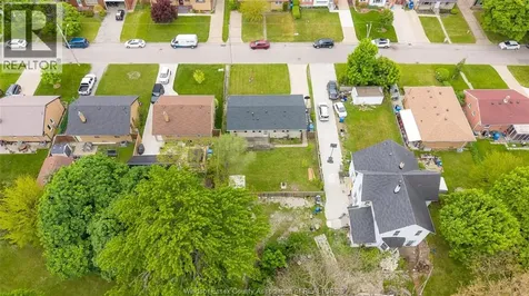 1038 Dot Avenue Windsor ON N9C 3H8