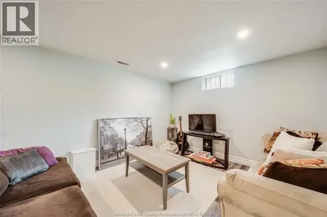 1038 Dot Avenue Windsor ON N9C 3H8