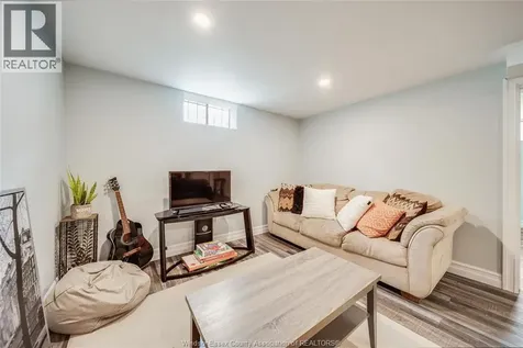 1038 Dot Avenue Windsor ON N9C 3H8