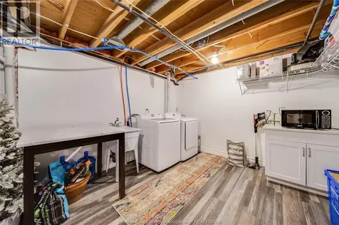 1038 Dot Avenue Windsor ON N9C 3H8