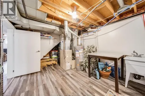 1038 Dot Avenue Windsor ON N9C 3H8