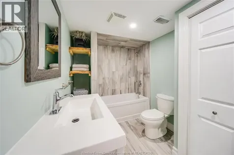 1038 Dot Avenue Windsor ON N9C 3H8