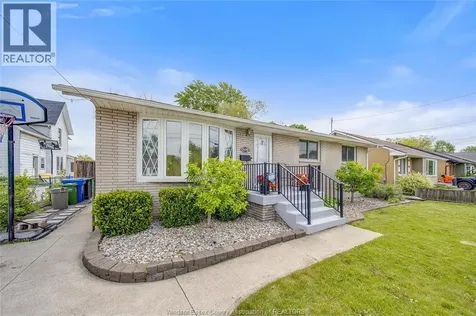 1038 Dot Avenue Windsor ON N9C 3H8