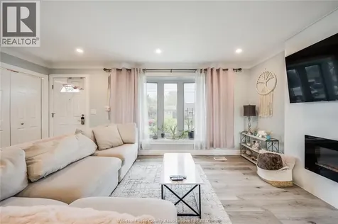 1038 Dot Avenue Windsor ON N9C 3H8
