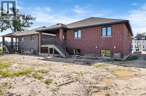 52 Redwood Avenue Cottam ON N0R 1B0