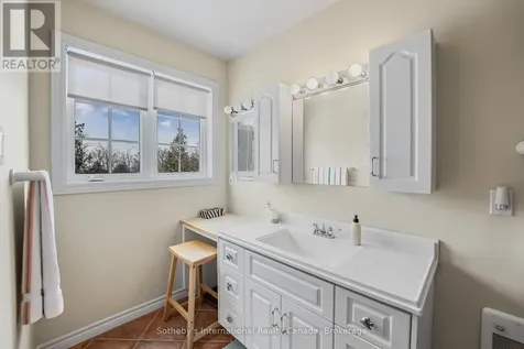 679 Sandy Bay Road Tiny ON L9M 0H6