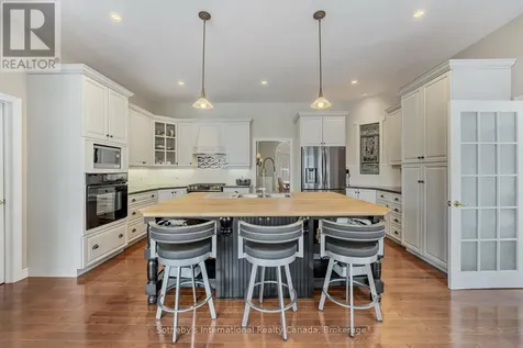 679 Sandy Bay Road Tiny ON L9M 0H6