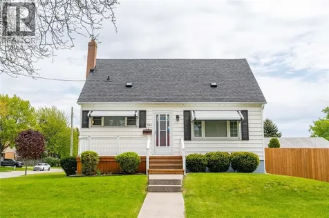 736 Southern Avenue Sarnia ON N7T 7E3