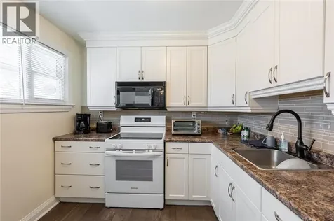 736 Southern Avenue Sarnia ON N7T 7E3