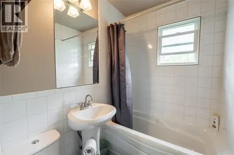 736 Southern Avenue Sarnia ON N7T 7E3