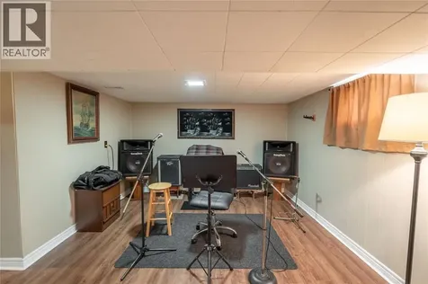 736 Southern Avenue Sarnia ON N7T 7E3