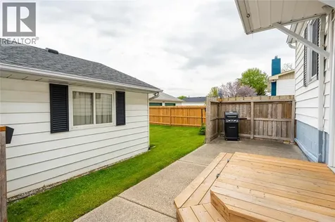736 Southern Avenue Sarnia ON N7T 7E3