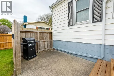 736 Southern Avenue Sarnia ON N7T 7E3
