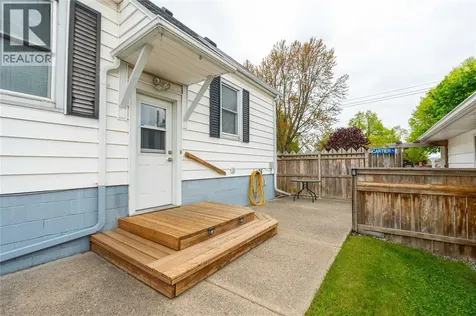 736 Southern Avenue Sarnia ON N7T 7E3