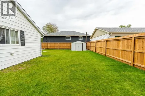 736 Southern Avenue Sarnia ON N7T 7E3