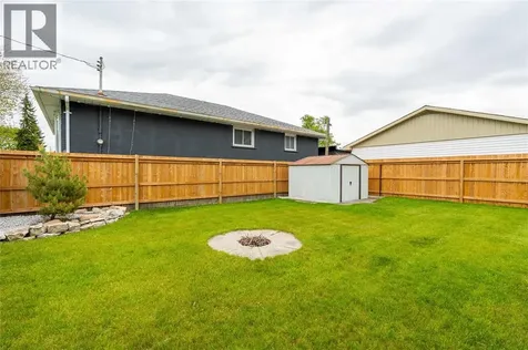 736 Southern Avenue Sarnia ON N7T 7E3