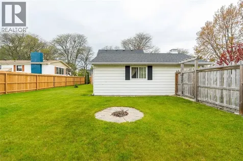 736 Southern Avenue Sarnia ON N7T 7E3
