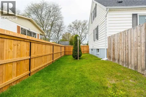 736 Southern Avenue Sarnia ON N7T 7E3