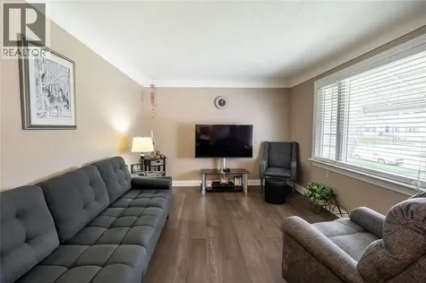 736 Southern Avenue Sarnia ON N7T 7E3