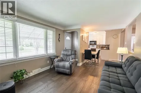 736 Southern Avenue Sarnia ON N7T 7E3