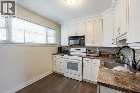 736 Southern Avenue Sarnia ON N7T 7E3