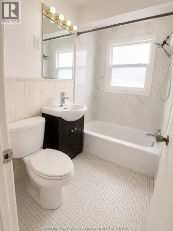 1435 Hickory Windsor ON N8Y 3S8