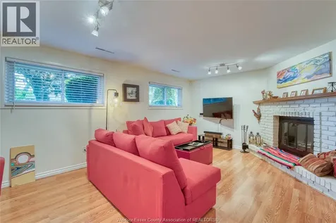 1043 Westchester Drive Windsor ON N8S 3Z1