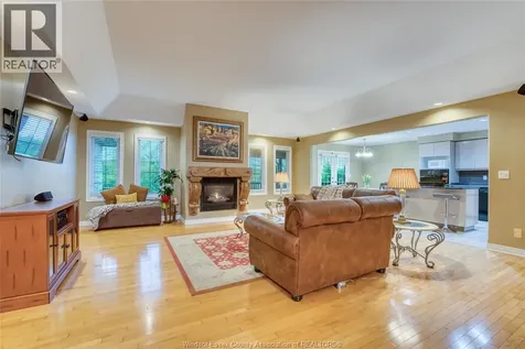 2703 Lombardy Crescent Lasalle ON N9H 2Z1