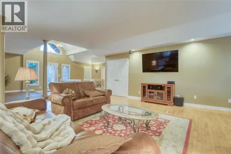 2703 Lombardy Crescent Lasalle ON N9H 2Z1