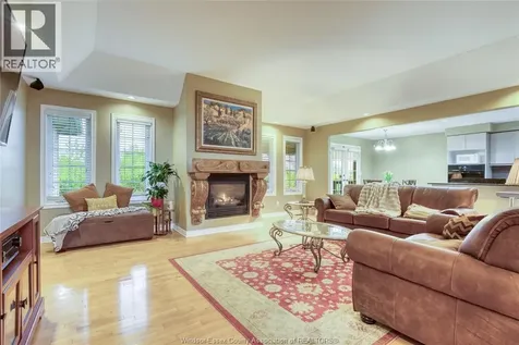2703 Lombardy Crescent Lasalle ON N9H 2Z1