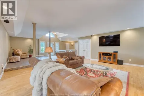2703 Lombardy Crescent Lasalle ON N9H 2Z1