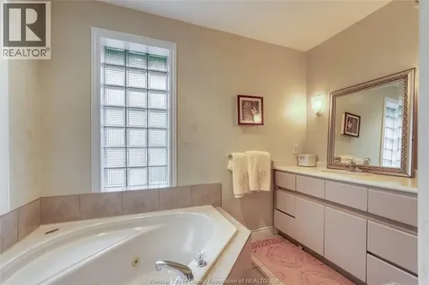 2703 Lombardy Crescent Lasalle ON N9H 2Z1
