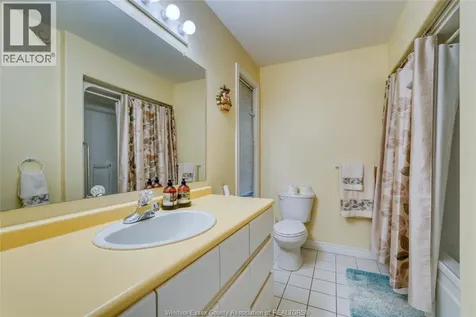 2703 Lombardy Crescent Lasalle ON N9H 2Z1