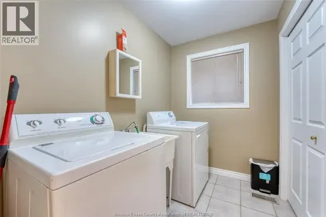 2703 Lombardy Crescent Lasalle ON N9H 2Z1