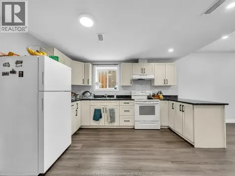 776 University Ave E Windsor ON N9A 2Z7