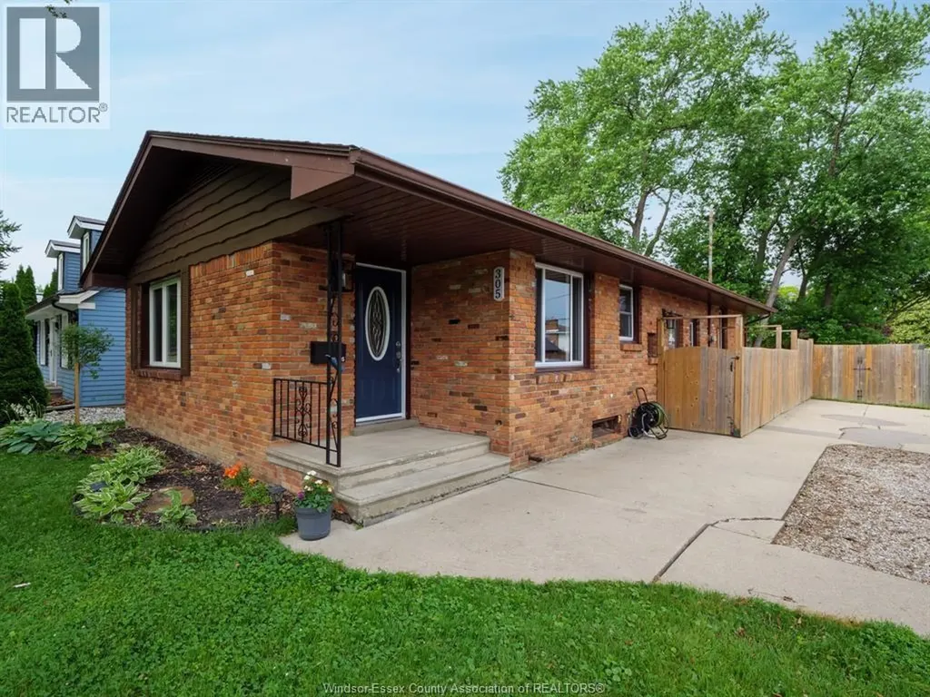 305 Edgewater Boulevard Tecumseh ON N8N 2G9